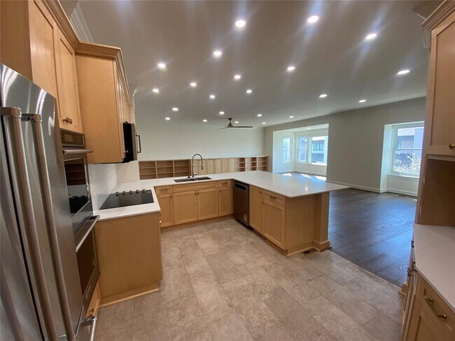 Building Photo - 1114 Sherwood Ln