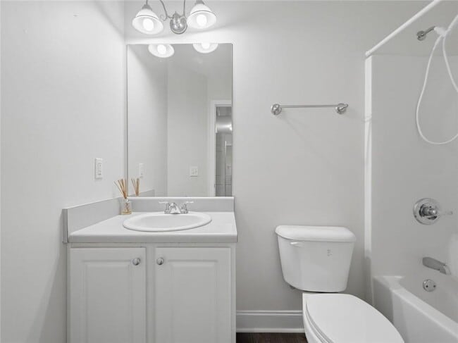 Building Photo - 166 Cove Hill