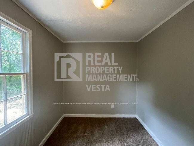 Building Photo - 3462 McKenzie Dr