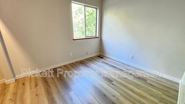 Building Photo - 4755 NW Hosman Cir