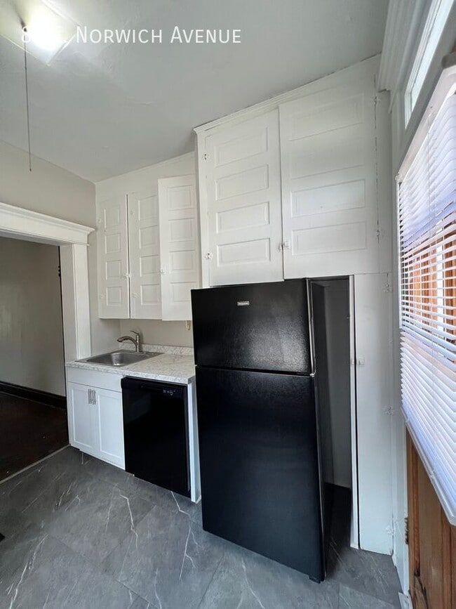 Building Photo - 86 E Norwich Ave