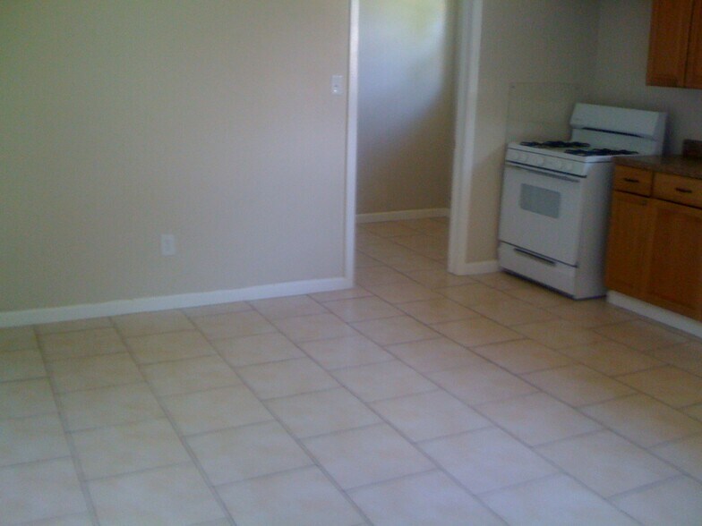 Building Photo - 2350 Lyndell Dr