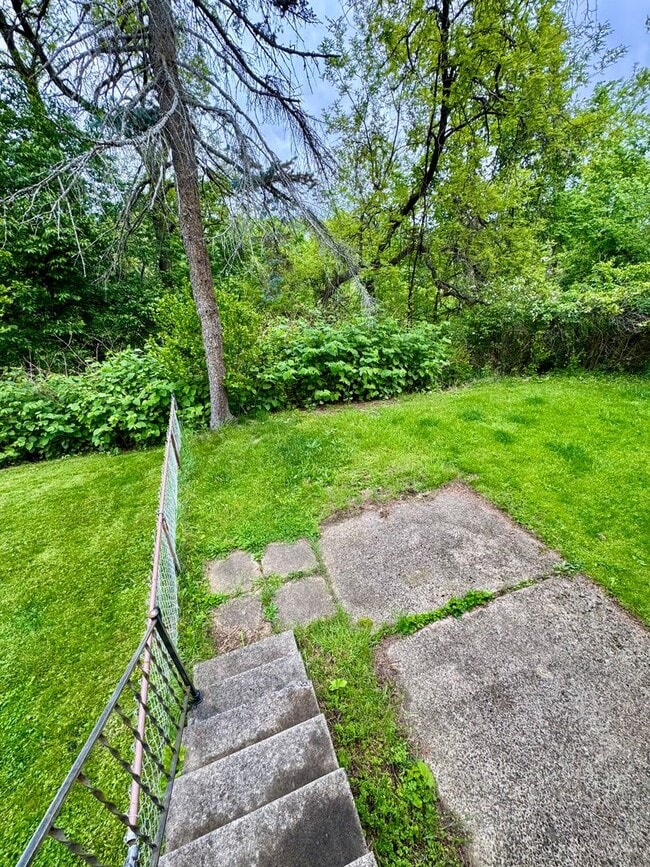 Building Photo - Charming 4 Bed 1.5 Bath house with BRAND NEW KITCHEN!!!
