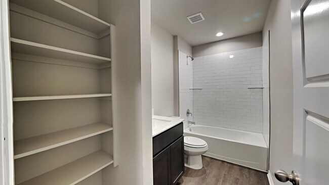 Building Photo - Very Nice Brand New 4 Bedroom home in Mustang Schools