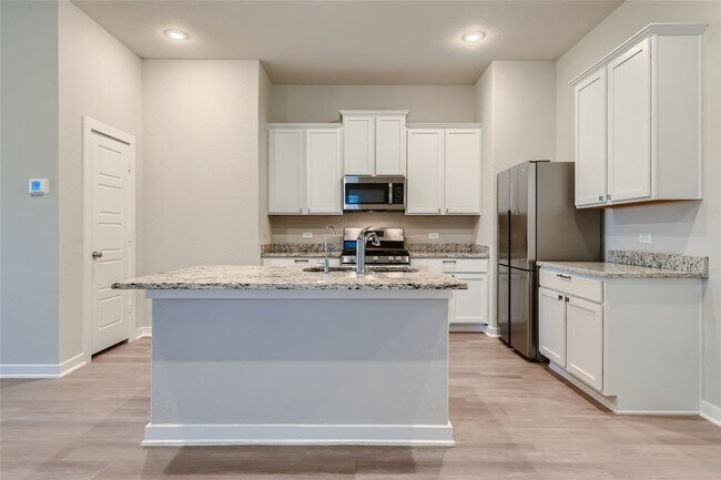 Building Photo - Gorgeous 2 bedroom rental! $500 off of the first full month's rent!