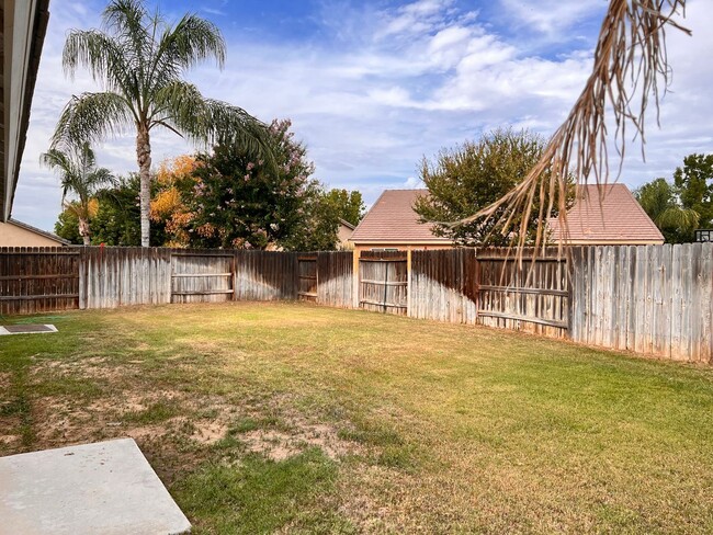 Building Photo - NORTHWEST BAKERSFIELD