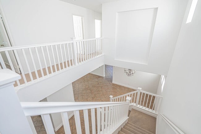 Building Photo - 4 Bedroom Home for Rent in Canyon Country!
