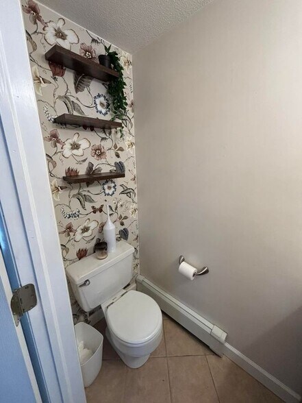 Building Photo - 861 Main St