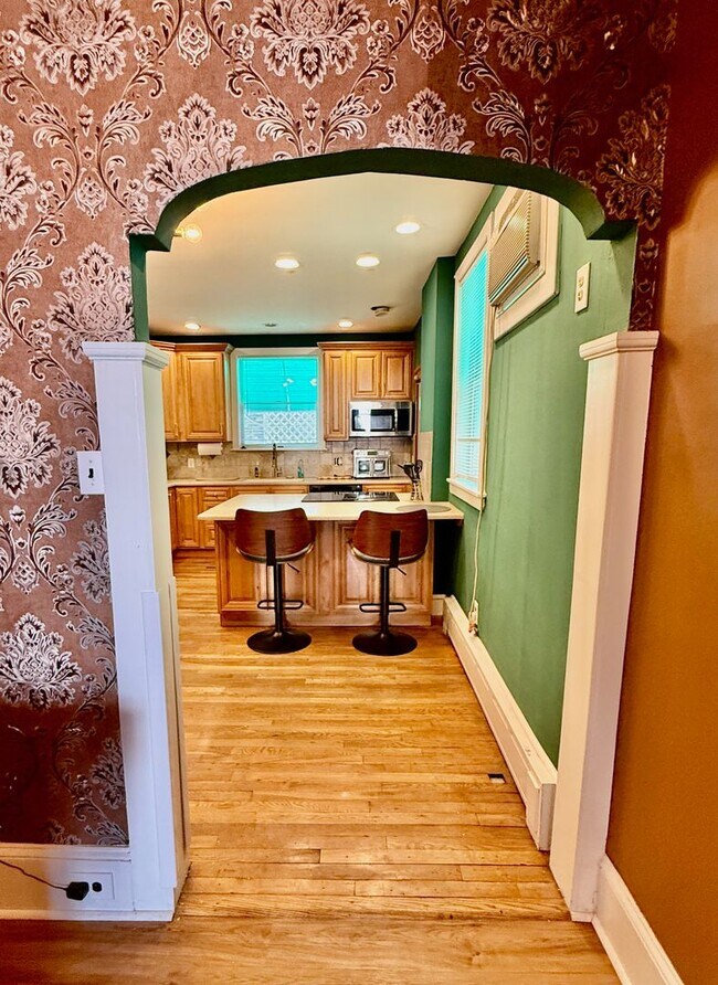 Building Photo - SPACIOUS & MODERN 3 BED/2.5 BA HOUSE w/ AC-Inlaid HARDWOOD Flooring-WASHER/DRYER & Rear PATIO in ...