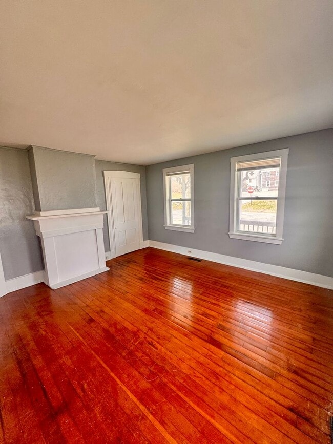 Building Photo - 30 Central St