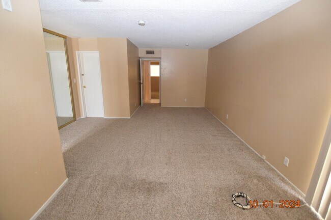 Building Photo - 2805 Kings Way