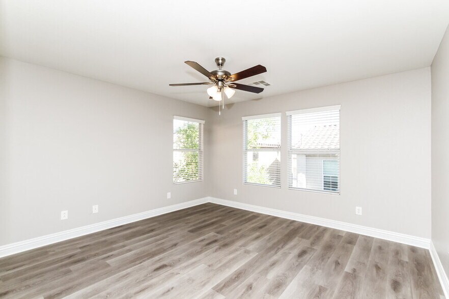Building Photo - 84 Japonica Ave