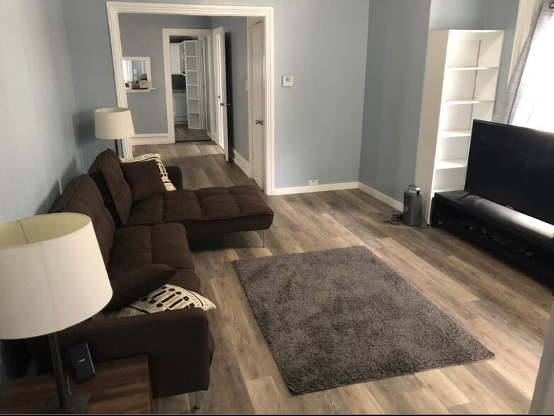 Building Photo - 940 Veto St NW