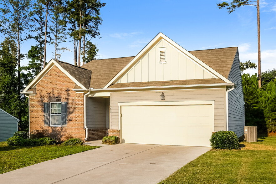 Building Photo - 7261 Lacey Dr