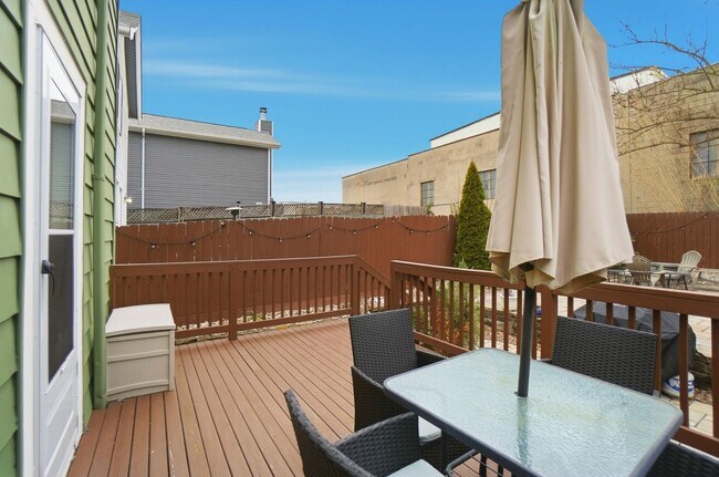 Building Photo - 2 Bed 2 Bath in Oakley!