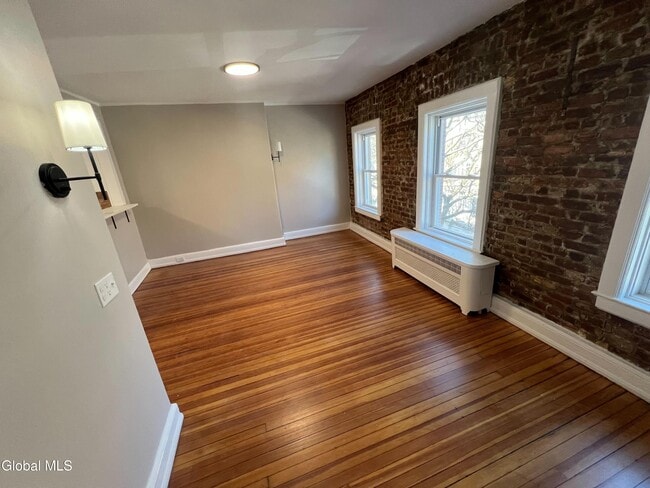 Building Photo - 326 State St