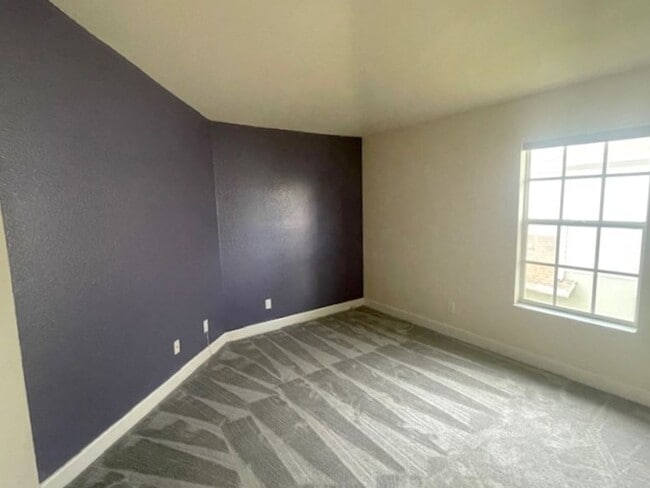 Building Photo - Stunning townhome in gated community near ...