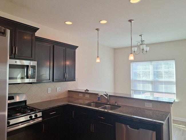 Building Photo - ***HURRY, MOVE IN SPECIAL****Superb Home Located in the Catawba Hills Neighborhood!