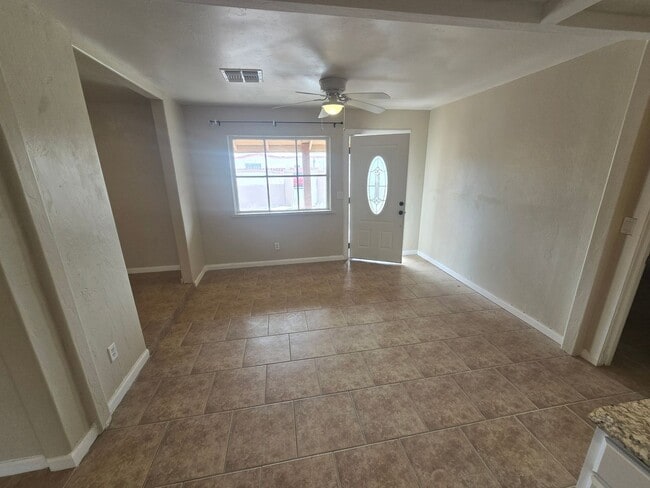Building Photo - Spacious 3bd/1ba in a HUGE GATED Property!