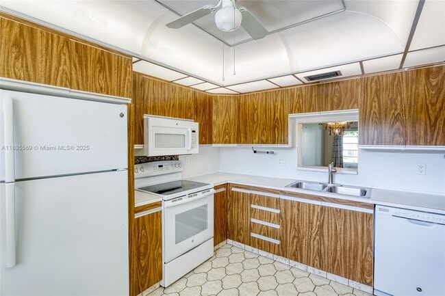 Building Photo - 2303 Lucaya Ln