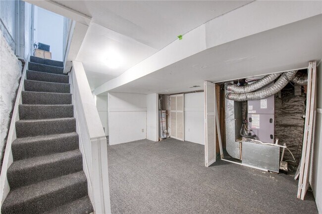 Building Photo - 354 Ophelia St