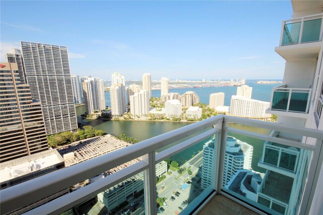 Building Photo - 950 Brickell Bay Dr