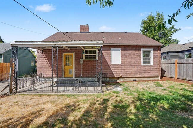 Building Photo - 1470 Capitol St NE