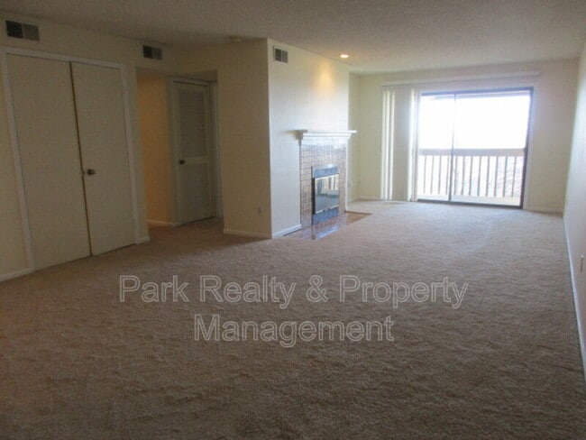 Building Photo - 13950 E Oxford Pl