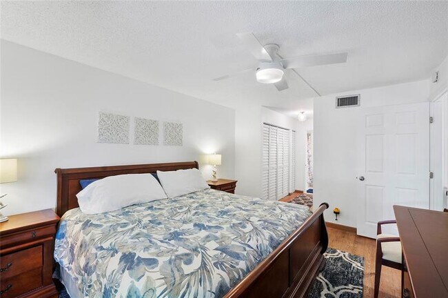 Building Photo - 3909 N Ocean Blvd