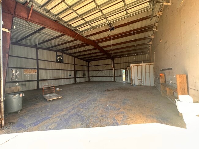 Building Photo - 620 SE 15th Ave