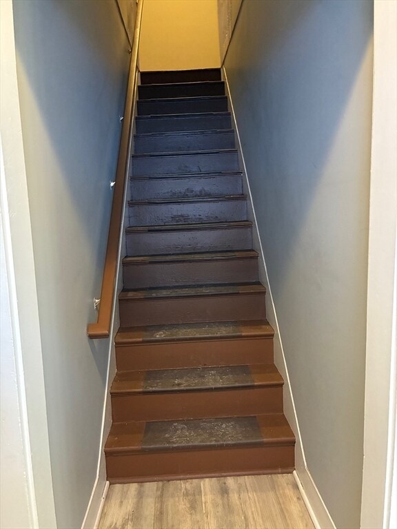 Building Photo - 129 S Elm St