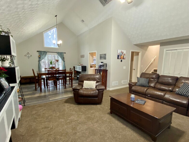 Building Photo - 1095 Mountain Springs Dr NW