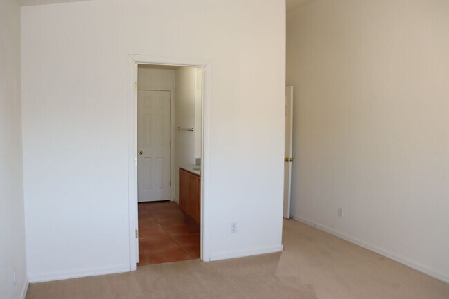 Building Photo - East Side 3 Bed 2 Bath Energy Efficient Pulte Home
