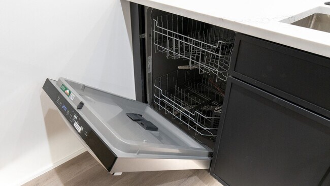 Building Photo - Contemporary 2-Bed, 2-Bath Garden Apartment in Uptown – Move-In Ready!