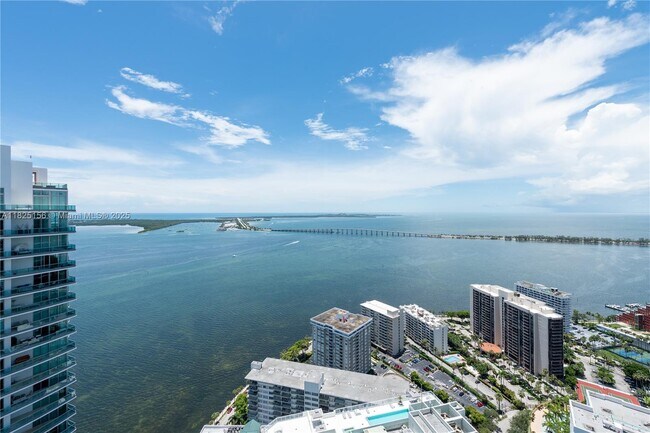 Building Photo - 1300 Brickell Bay Dr