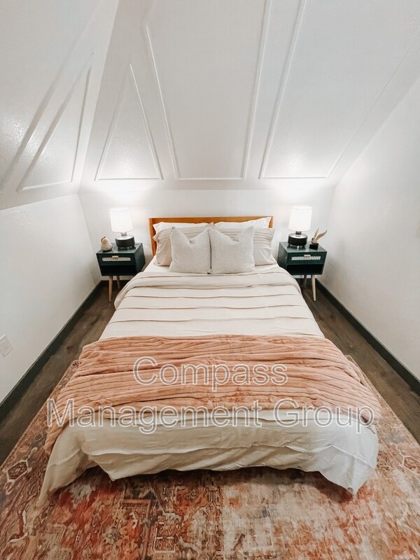 Building Photo - 813 Hall of Fame Dr