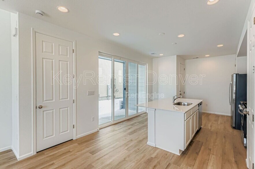 Building Photo - 6601 N Netherland St