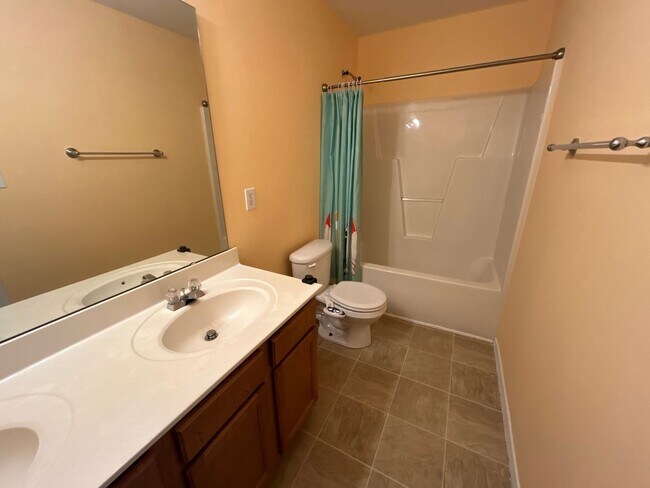 Building Photo - Spacious 3 Bed | 2.5 Bath House in Raleigh