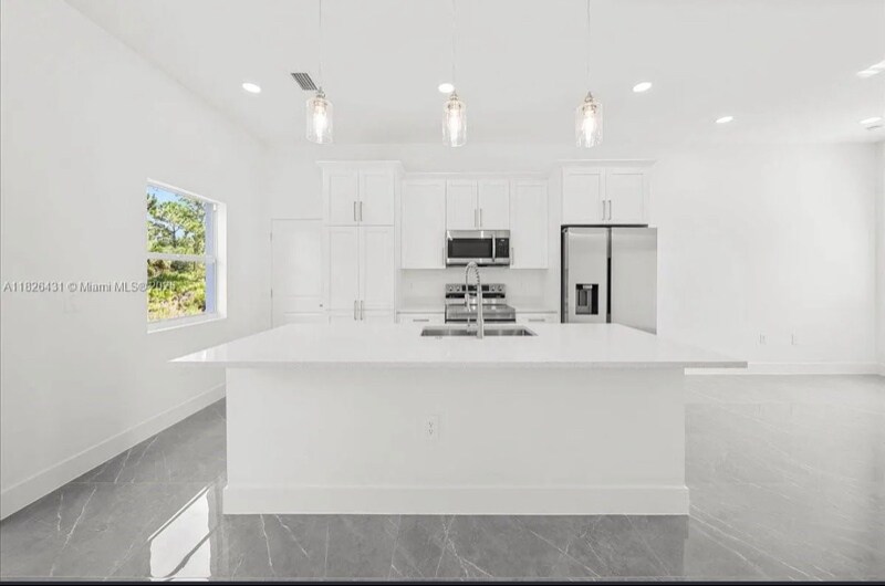 Building Photo - 134 Fox Ave