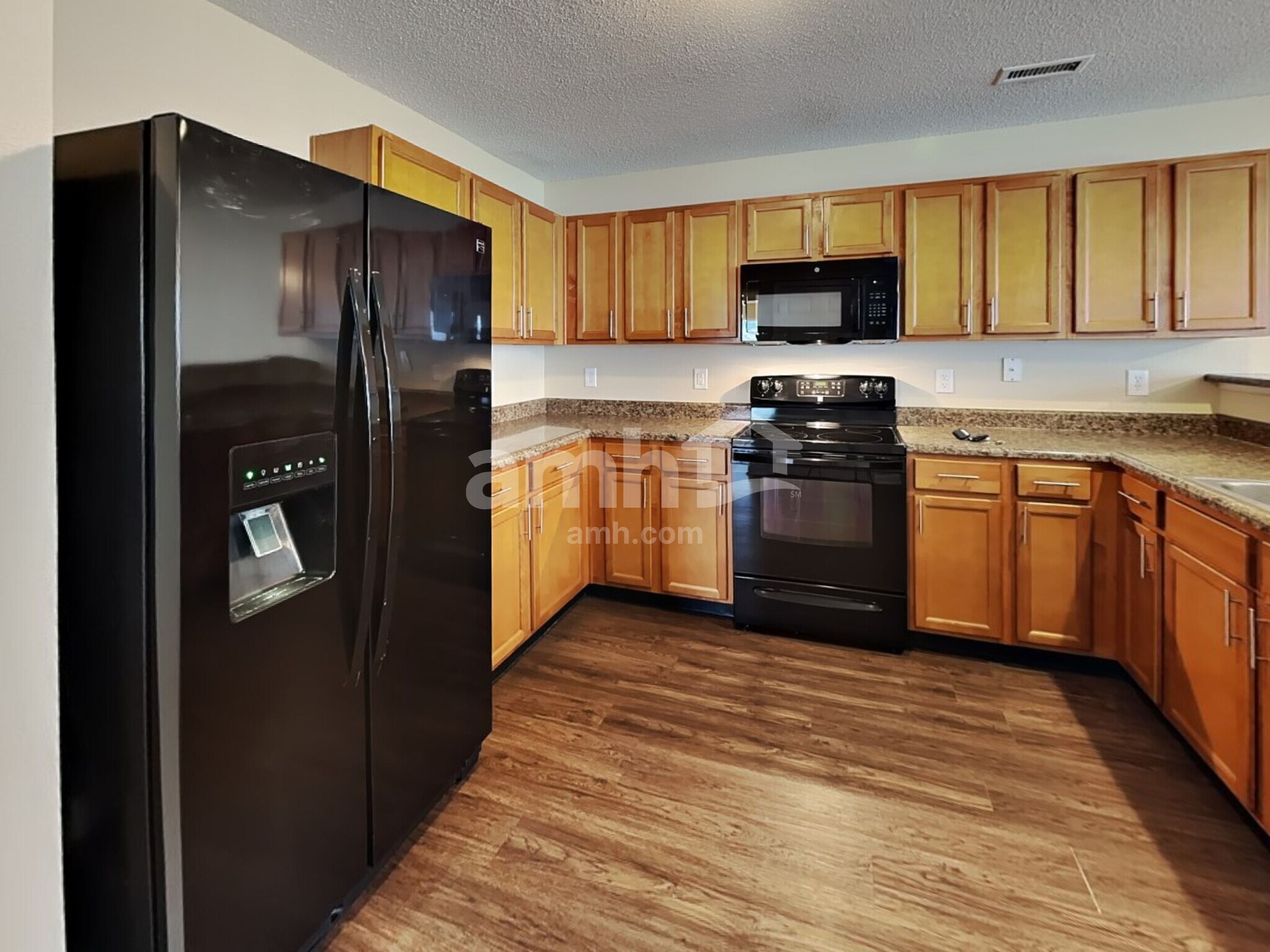 Building Photo - 897 Sunvista Dr