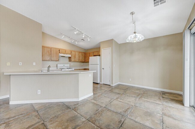 Building Photo - Rare Single Story Home with hard flooring!