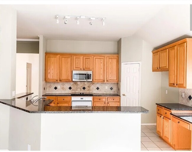 Building Photo - 9229 Daystar Dr