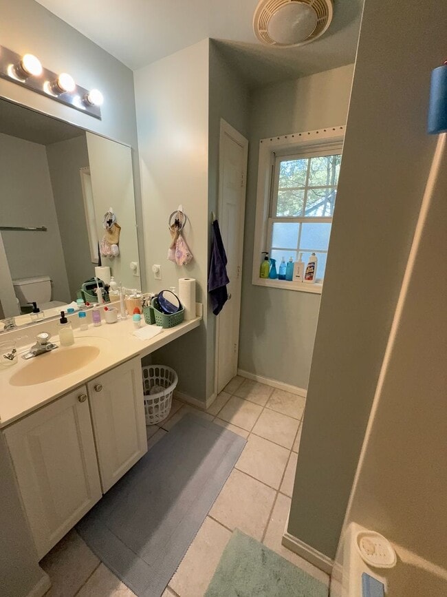 Building Photo - 408 Mitchell Ln