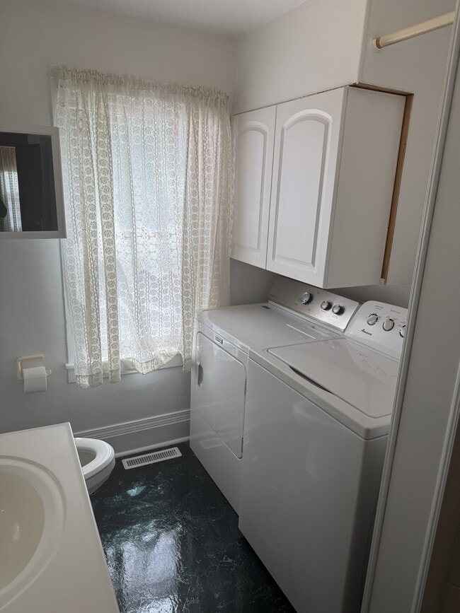 Building Photo - 1819 Northwestern Ave