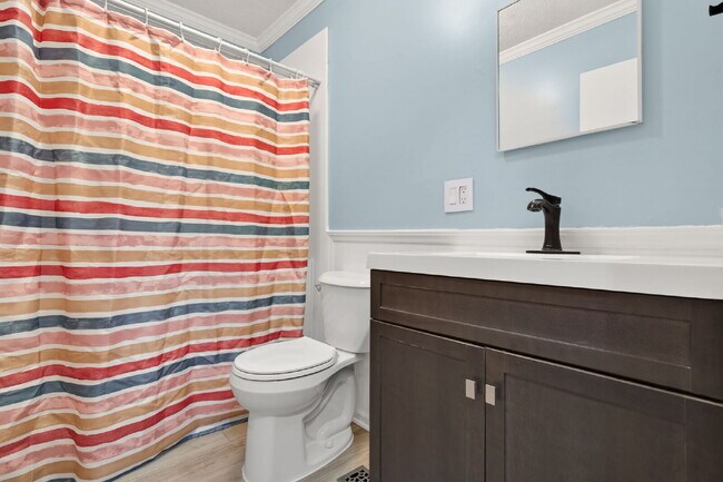 Building Photo - "Charming 3-Bed Home with Gleaming Hardwood Floors in Hope Mills!"