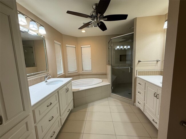 Building Photo - 4850 Jennifer Ln