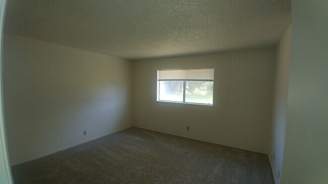 Building Photo - House: 3 Bedroom / 2 Bathroom - Loomis  (COMING SOON!!)