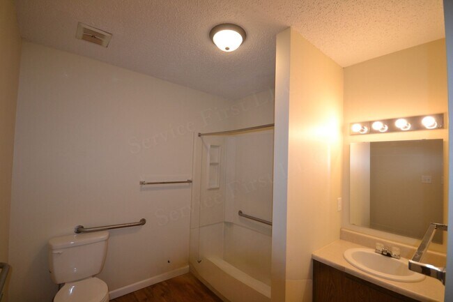 Building Photo - Calhoun Village Apartments