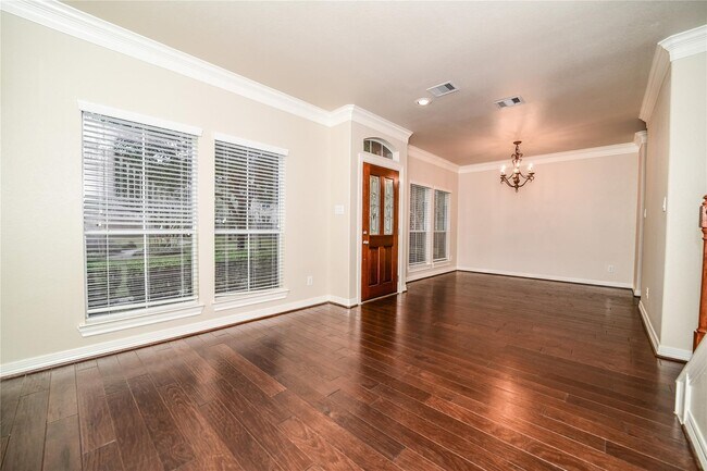 Building Photo - 3514 Clearview Cir