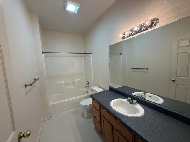 Building Photo - 4327 Sabana Loop SE